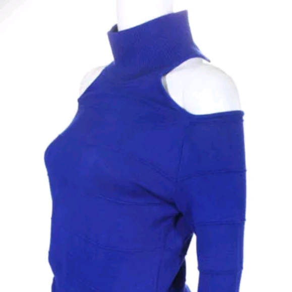 Hearts and Crush cold shoulder dress - Picture 3 of 8